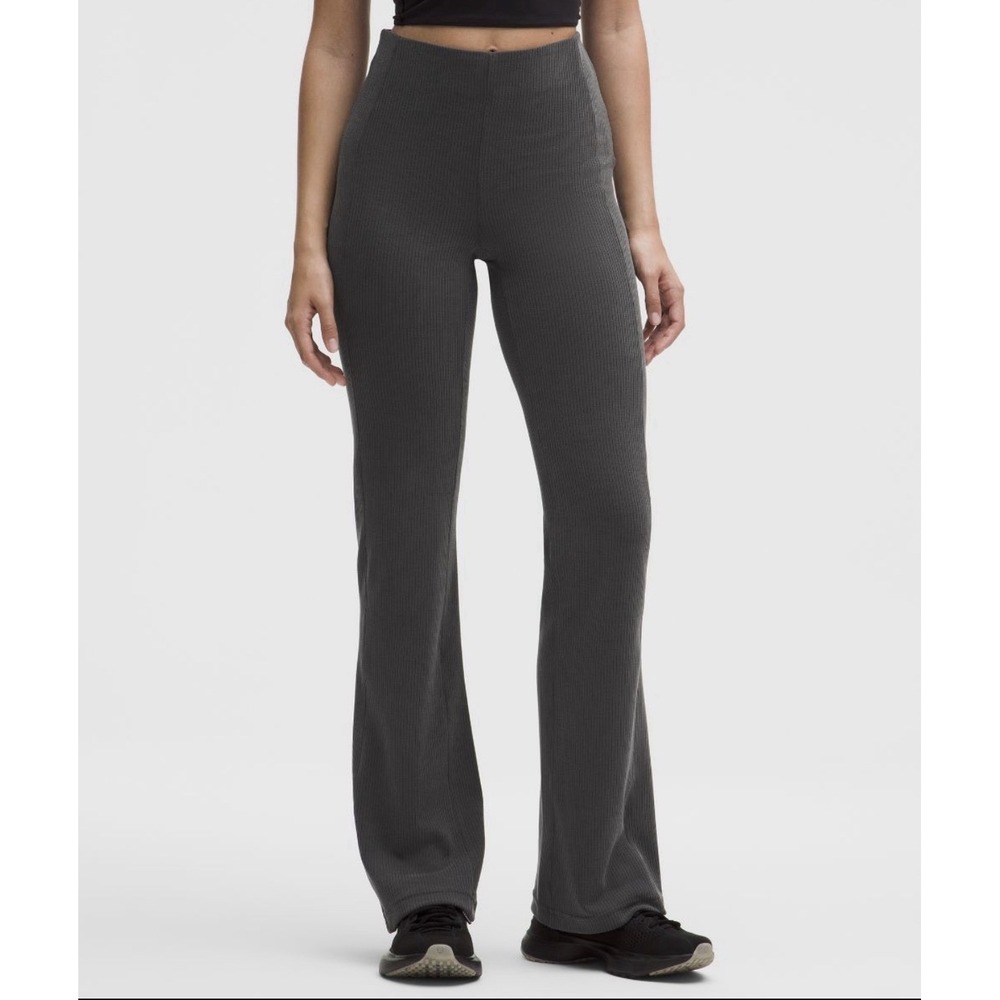 Lululemon Ribbed Softstreme Flared Pant Size 4 Graphite Grey Regular 33" Perfect